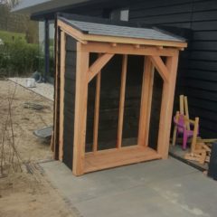 Overkapping - Hokje voor houtopslag