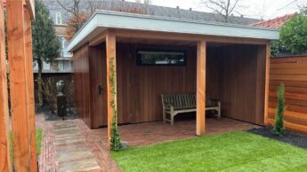 Overkapping met schuur